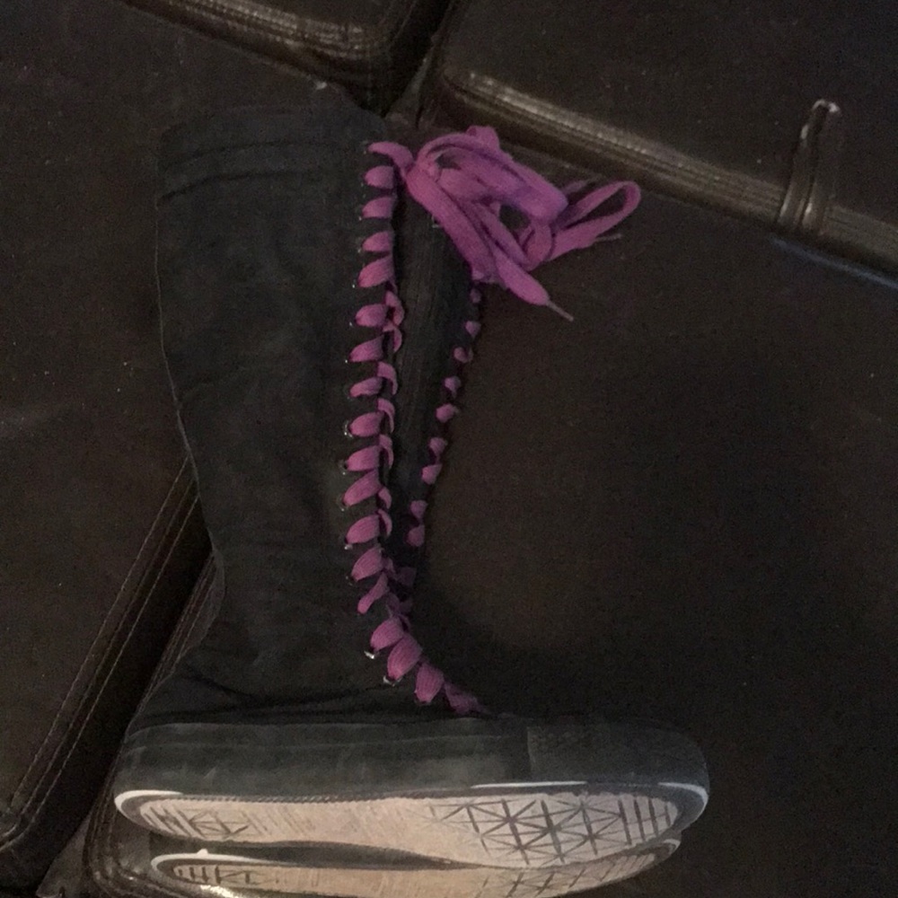 12/13 black with purple laces sneaker boots
